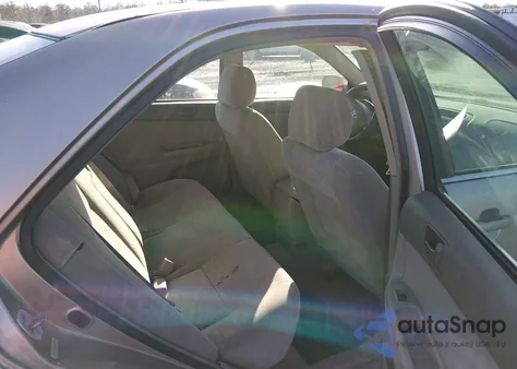 2003 Toyota Camry Le z USA, uszkodzony, nr VIN 4T1BE32K73U137925